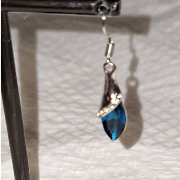 Elegant Women's Dangle Drop Earrings Sapphire Glass Rhinestone Cocktail Party - Picture 2 of 7